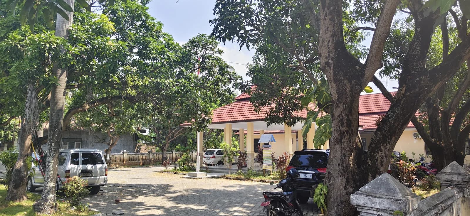 Suasana lingkungan teduh di Desa Dawuan