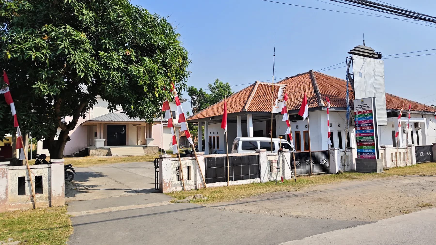 Tampak depan Kantor Desa Dawuan